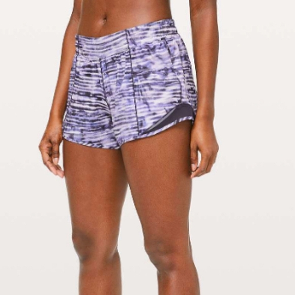Lululemon Hotty Hot II Shorts Size 6 Long 4" Inseam Purple and White Pattern - Picture 2 of 7